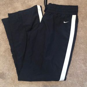 Nike wind pants size L